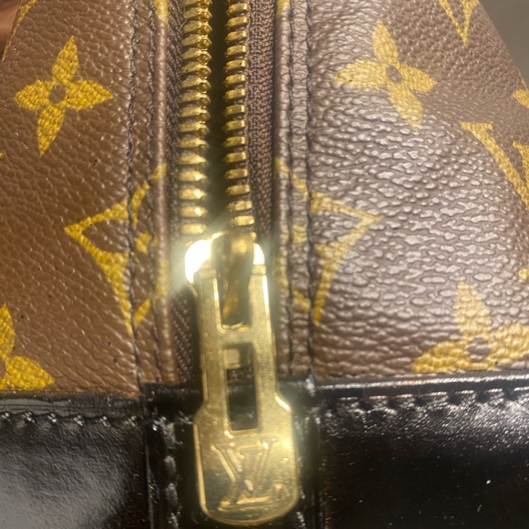 Louis Vuitton Monogram Alma PM (VI0946)        12.6 X 9.8 X 6.3 inch deep - Picture 13 of 15